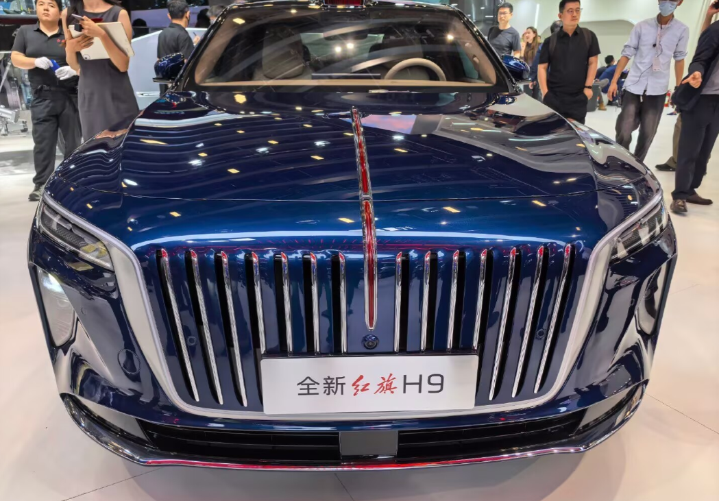 这真的越来越多车搭载了华为乾崑智驾，就比如，这次北京车展，就有很多，像全新一代红