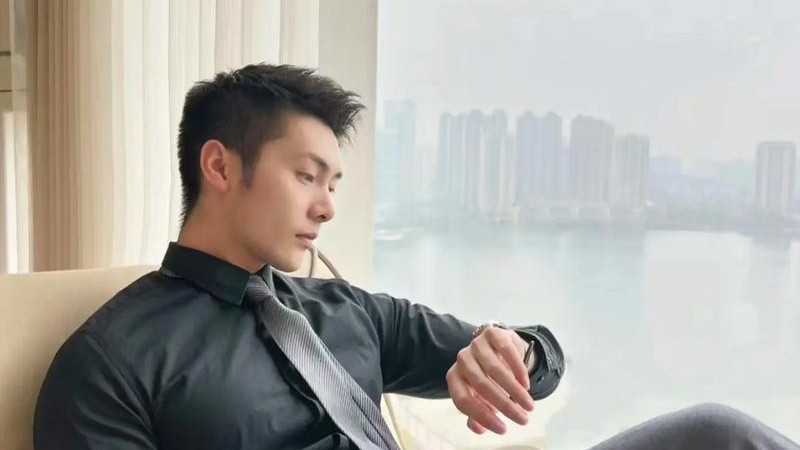 「轻」装上阵，智享全开：览邦Watch Ultra 45.3g重塑腕上智能新标准