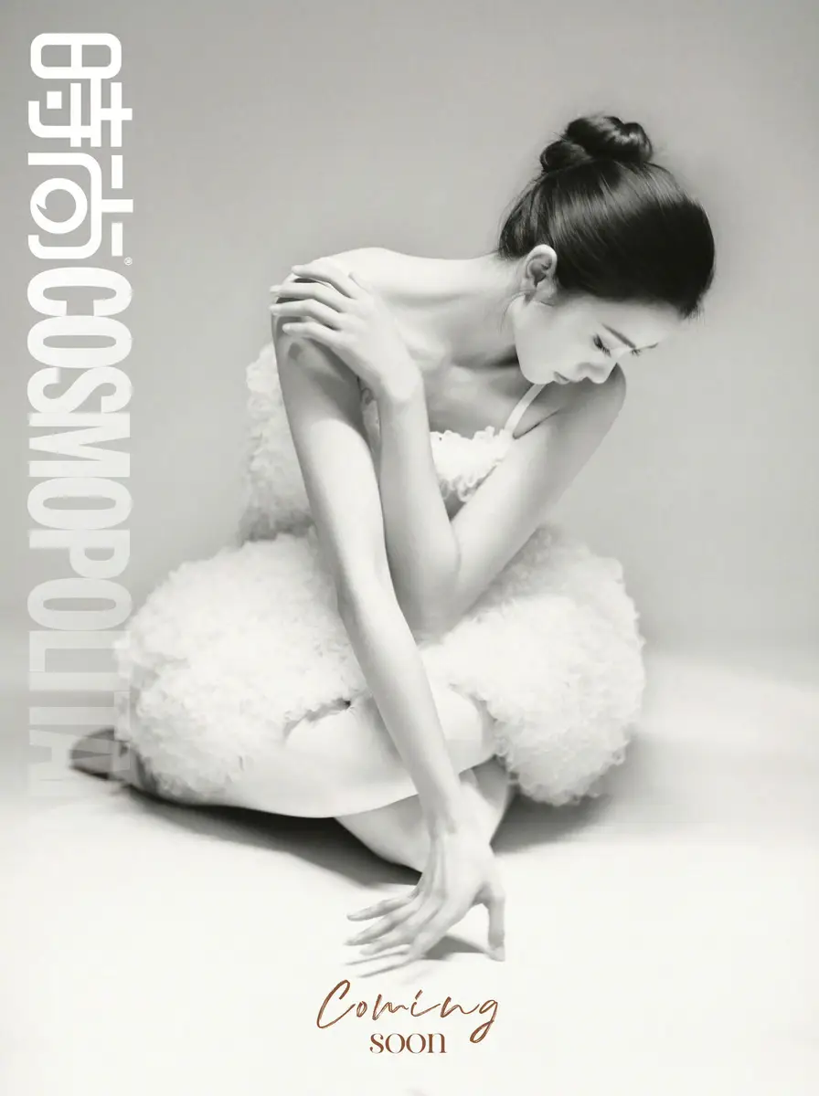 刘浩存穿芭蕾舞裙翩翩起舞 身姿纤细气质优雅出尘