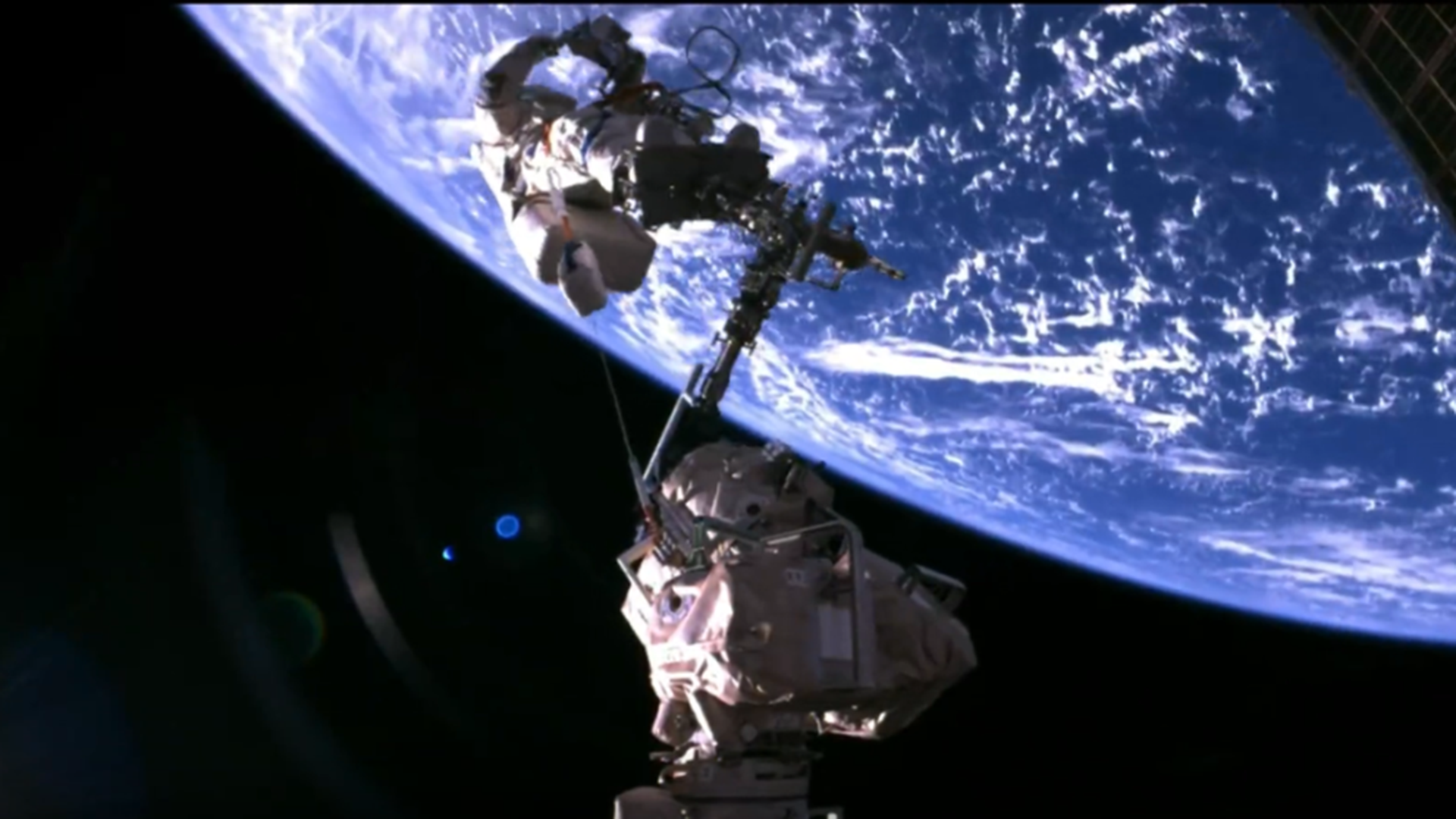 扛住4年，完成20次出舱任务！中国舱外服凭什么远超设计寿命？ 设计寿命3年15次，实际用了4年20次