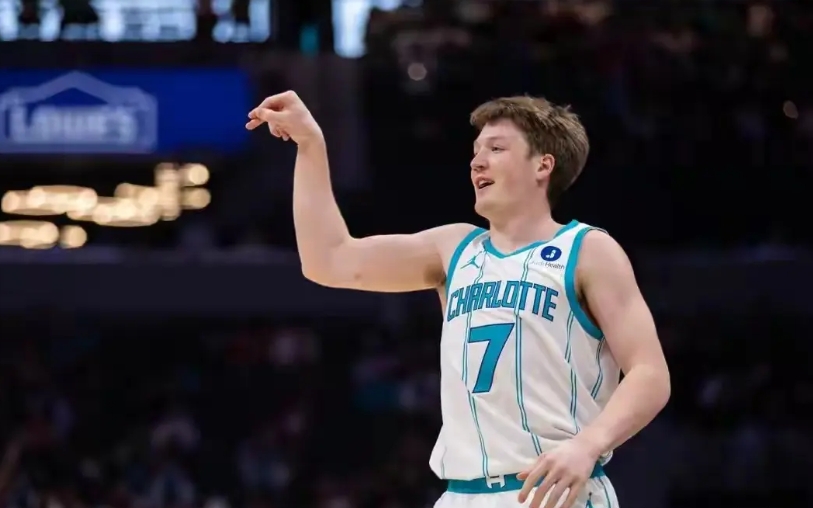 我没看错吧？克尼普尔20+4，黄蜂118：89大胜凯尔特人！现在都这么强了？
