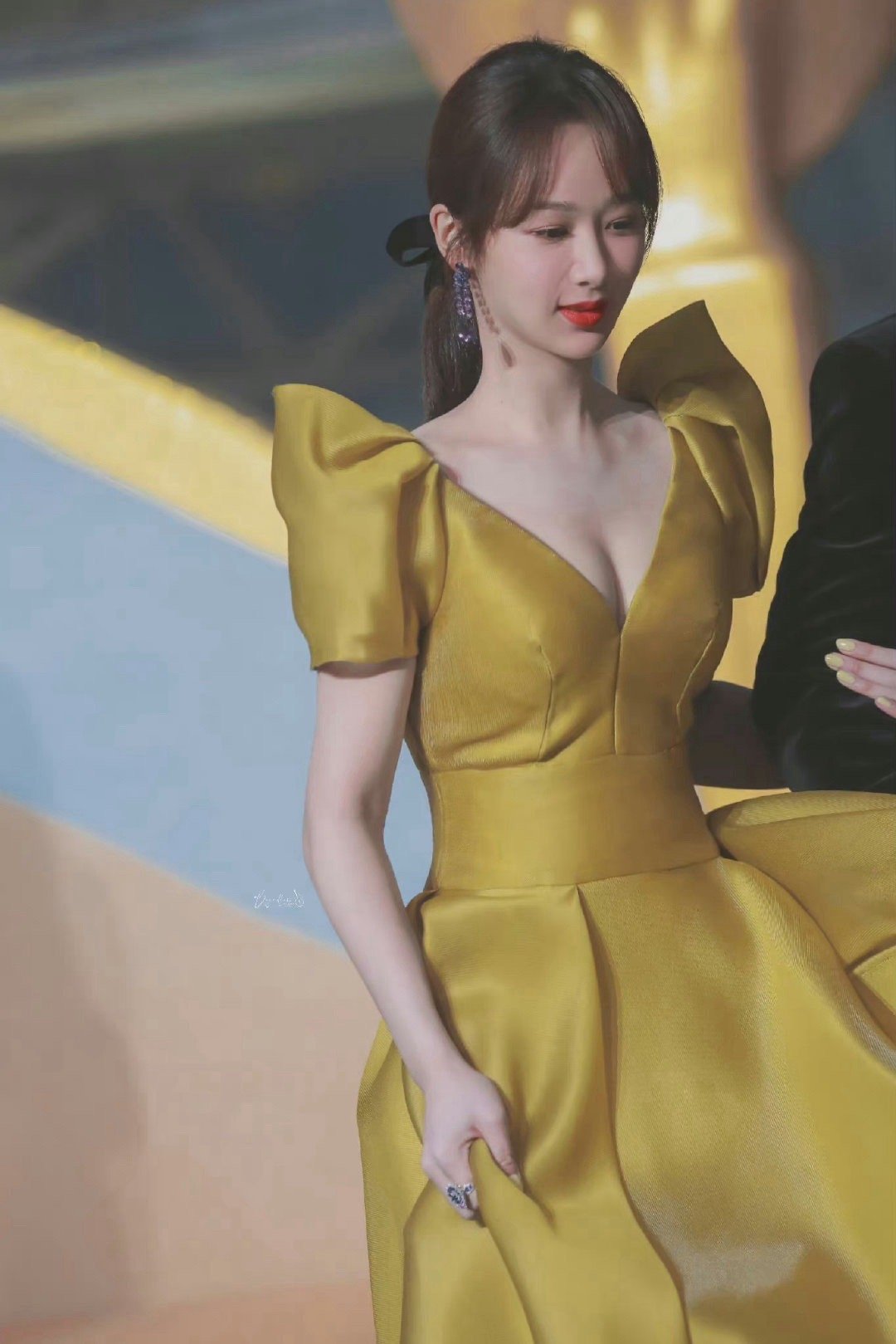 女星杨紫，果然姓杨都好看。