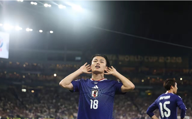 日本4-0突尼斯，不得不说的3个不争的事实！

1.球在日本队脚下就像有胶水
