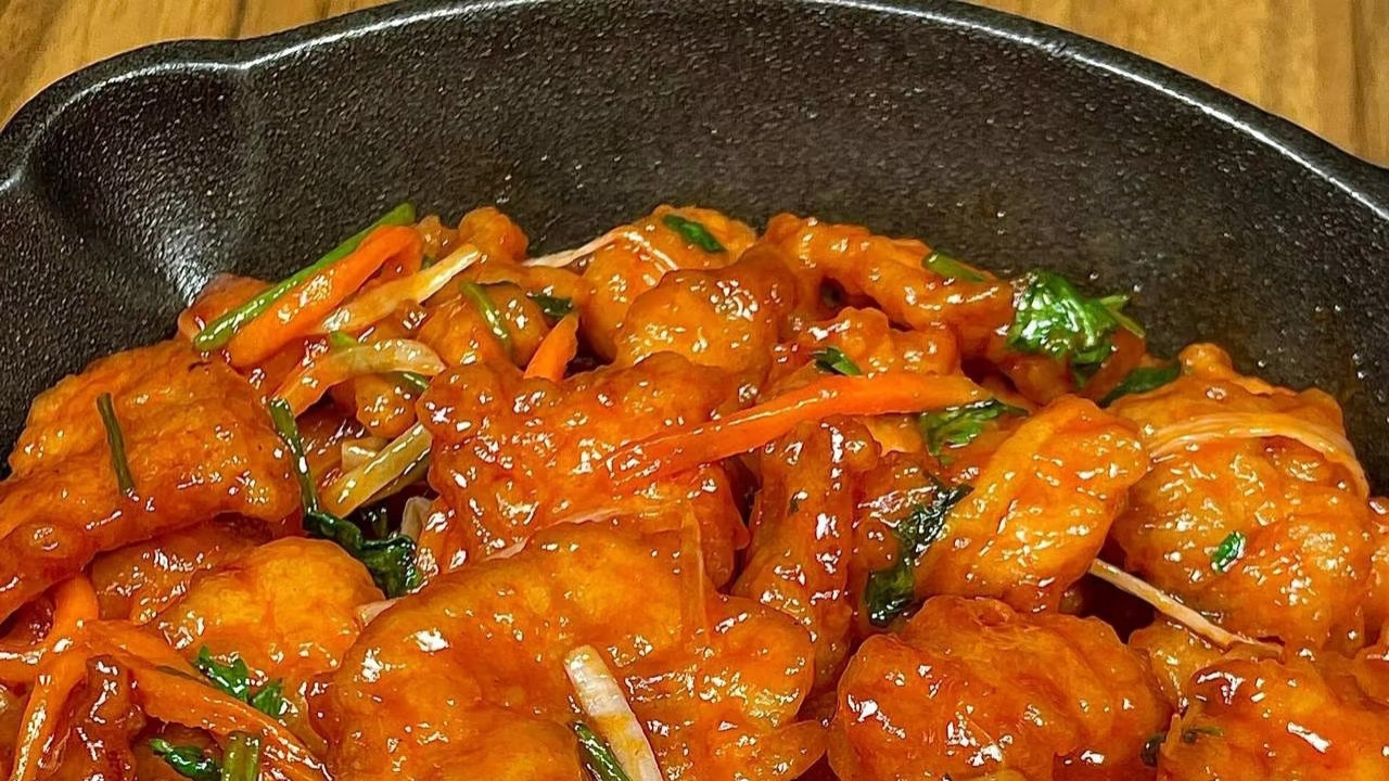 外酥里嫩的锅包肉，甜而不腻！好吃到吮指～