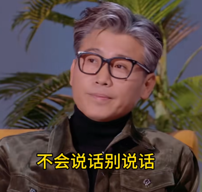 脱口秀演员小北，当面调侃与何炅同为51岁的李乃文：“何炅老师是红了那么多年，没老