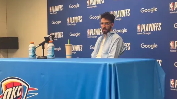 NBA季后赛，雷霆以120-107击败太阳。
赛后，切特接受了采访，谈到腿筋拉伤