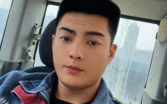 银行误转给我500万，四年来我瞒着妻子和父母不敢花，现在想买台迈巴赫过过瘾，应该不会被银行发现吧…