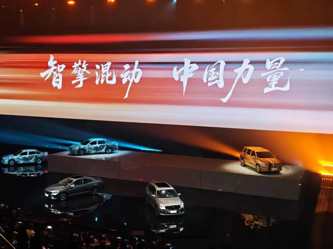 炸锅！中国混动油耗打破世界纪录！日系垄断彻底终结，国货太牛了！