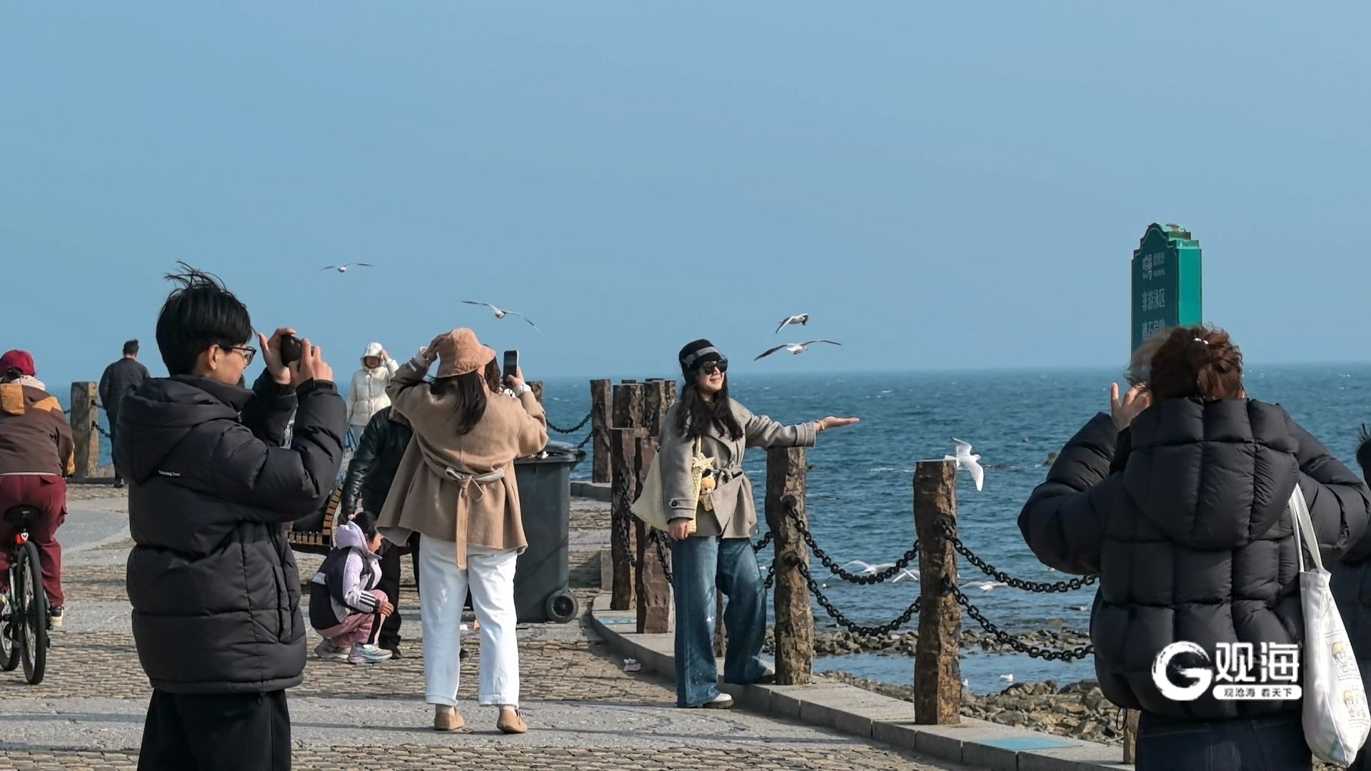 春光明媚引客来，金沙滩啤酒城海滨成休闲打卡地