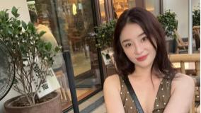 波点裙穿不好容易土？袁姗姗用两个方法轻松解决：颜色选咸菜绿，发型选过肩