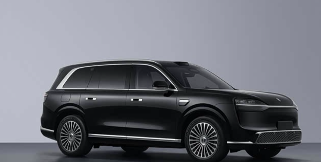 2026款问界M9实车无伪装上路！门把手直接换了，这才叫实用+高级
 
路遇新款