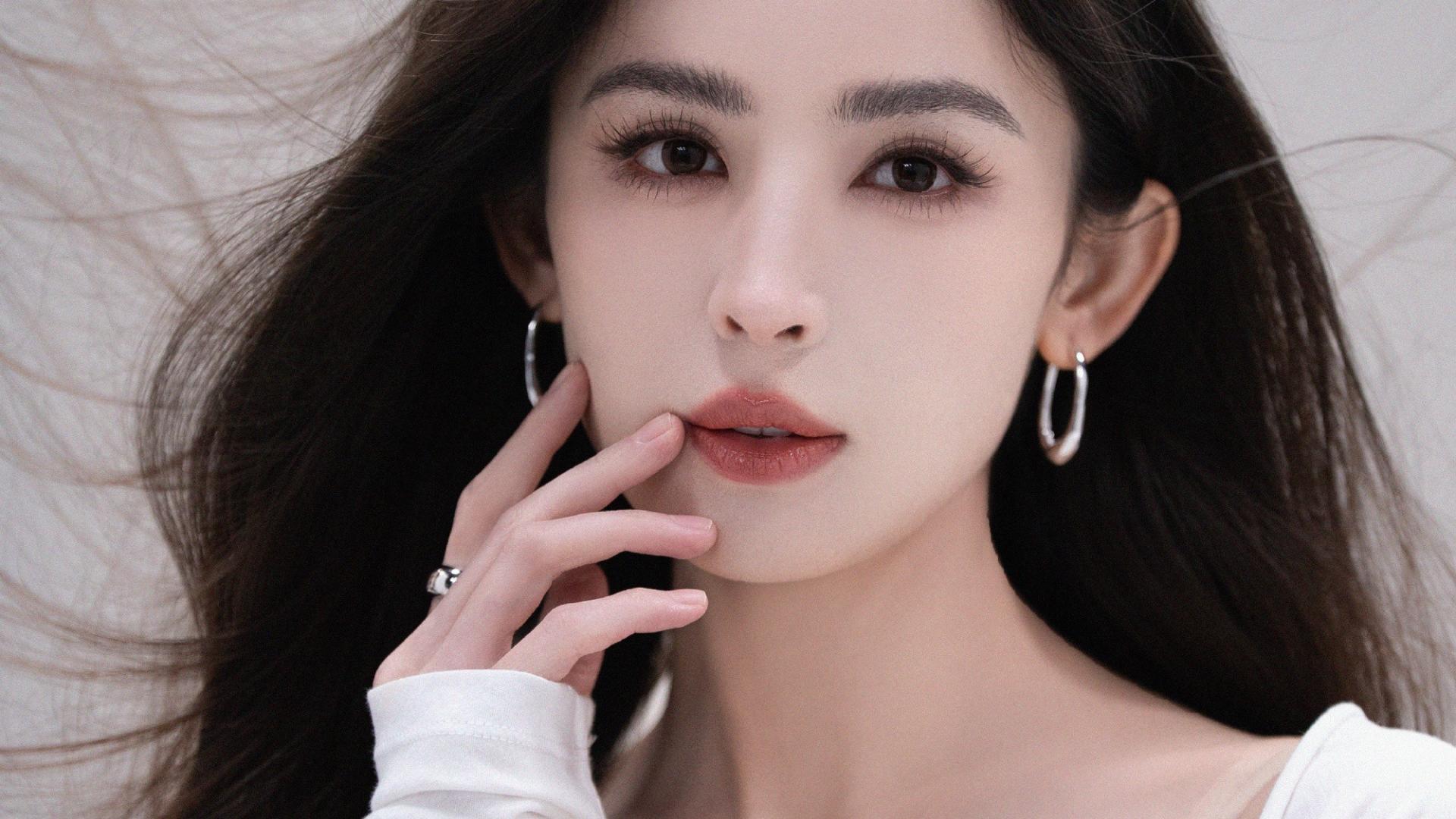 看到古力娜扎随性高级那一刻，你会懂什么叫美得让人窒息