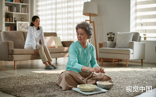 女儿网暴我还纵容女婿扇我耳光，爱女如命的我再也没有女儿了