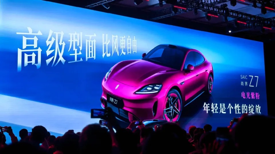 混动还是纯电，其实没有绝对更好，只有更适合你。

日常通勤、充电方便，选纯电更省