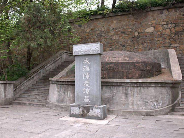 陈汉二帝：

1.武宗陈友谅：40岁登基称帝，在位四年兵败身死；（开国之君）

