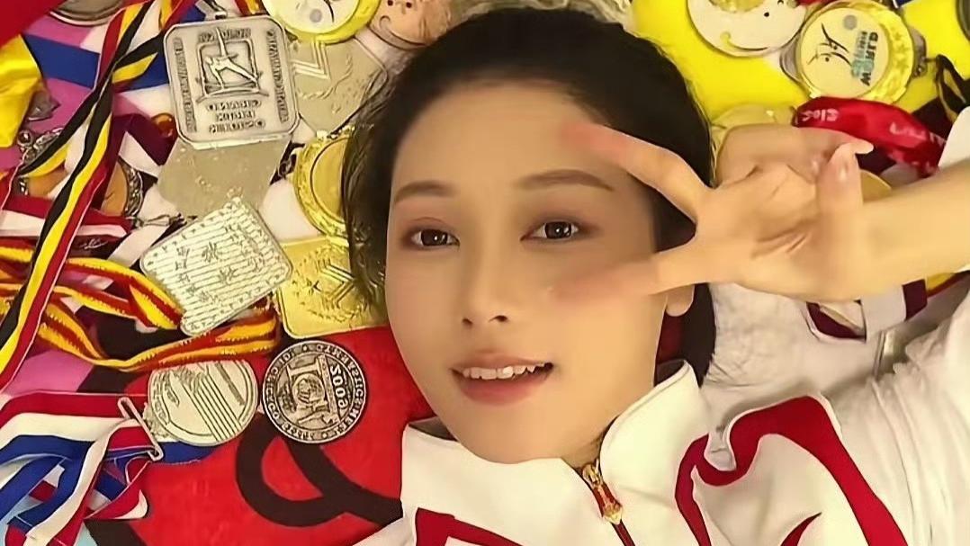 吴柳芳：母亲重病父亲借贷我无奈做主播擦边 终于帮家里还清了40万债务