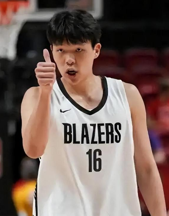 怎么感觉小杨最近变了个人似的

之前感觉他慢软手感差对抗不足，最近突然感觉他变强