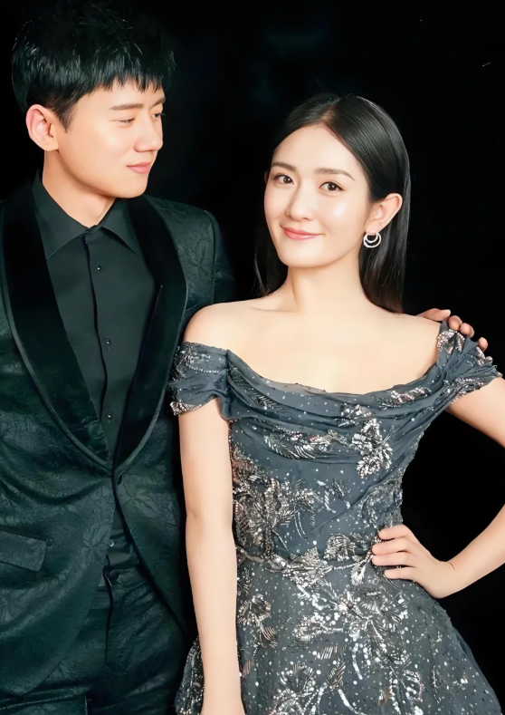 张杰和谢娜的身高差被网友扒出来讨论
官方数据说张杰180，谢娜166，差14厘米