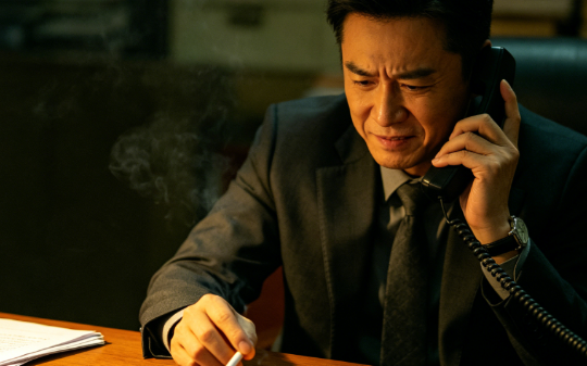 我被裁员，给男友发信息，他只回了个嗯，5分钟后，董事长接到电话：抱歉，我们决定撤回那笔2.7亿的投资