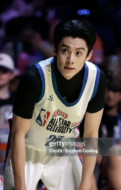热血官宣！王鹤棣第三次出战NBA全明星名人赛，官宣海报质感十足，连续入选是实力的