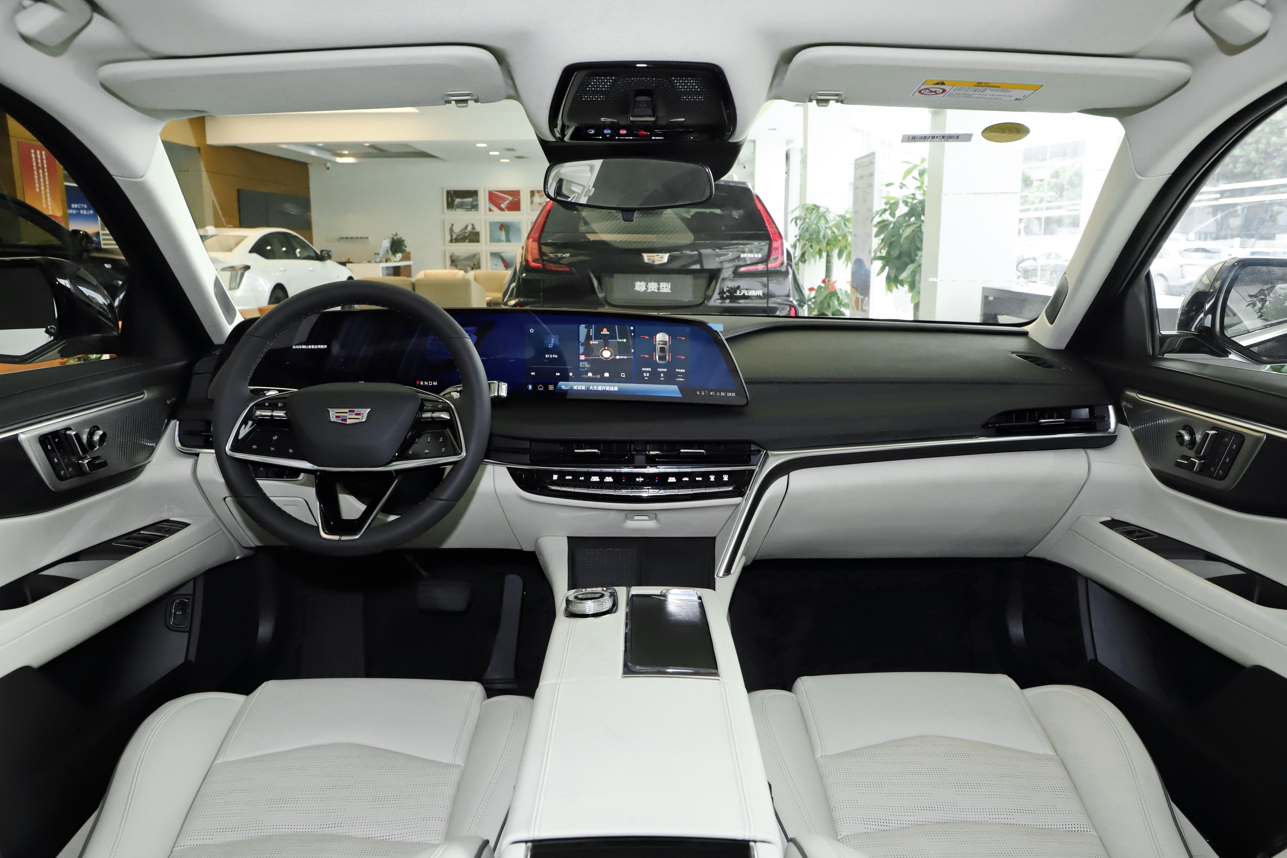 凯迪拉克CT6目前真的是有一些憋屈，C级车的定位，B级车的售价，关键是目前销量还