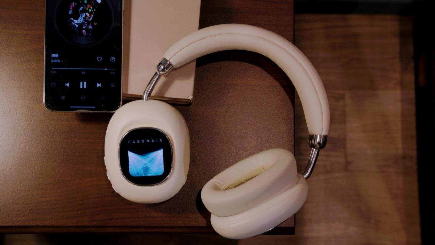 南卡Show耳机可拆卸灵动屏+遥控拍照，讯飞+DeepSeek双引擎太强了