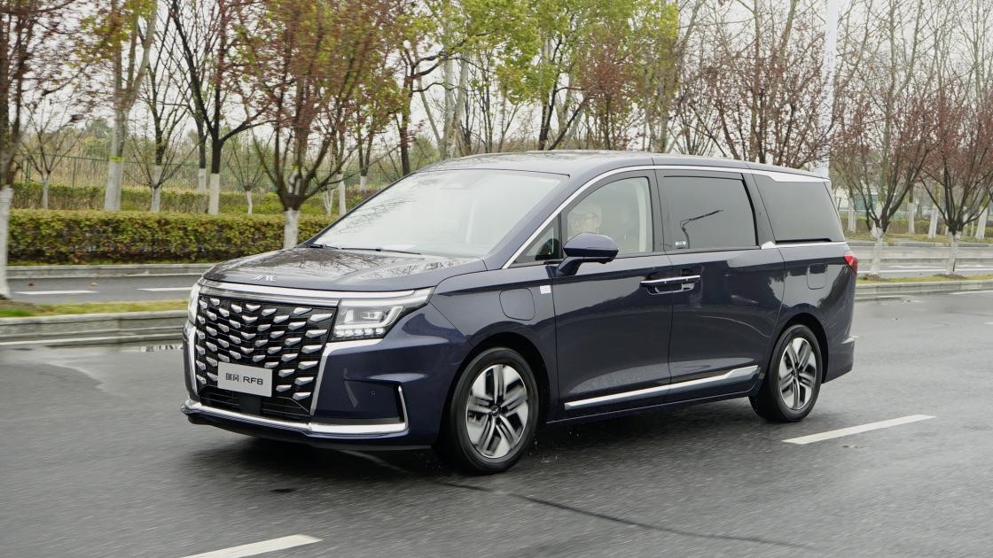 20万级新能源MPV全能满配 瑞风RF8悦享系列实车体验