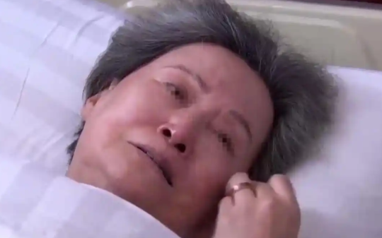 梦境的回响，解读梦中去世奶奶赠钱与还债的深层含义