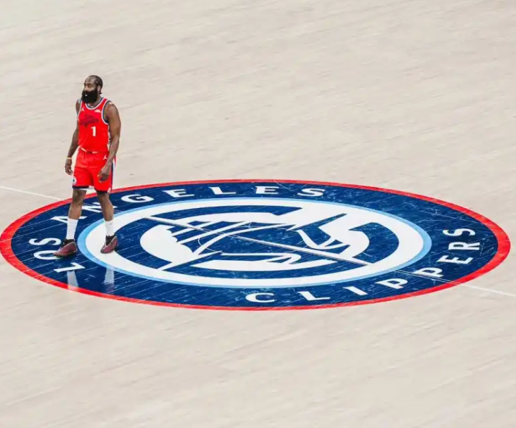 弗兰克谈哈登交易的时间线：
他提到，在交易截止日期前一周，他先与哈登的经纪人进行