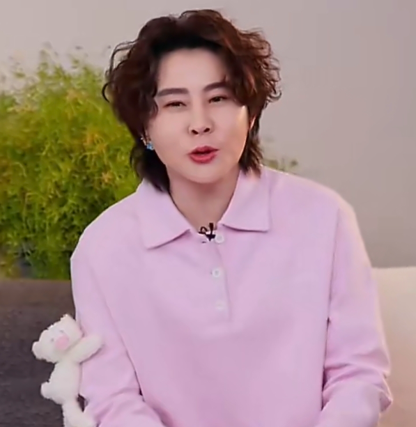 王濛正式官宣
一直只知道王濛是短道速滑的王者，没想到她竟然要去参加浪姐了！
不得