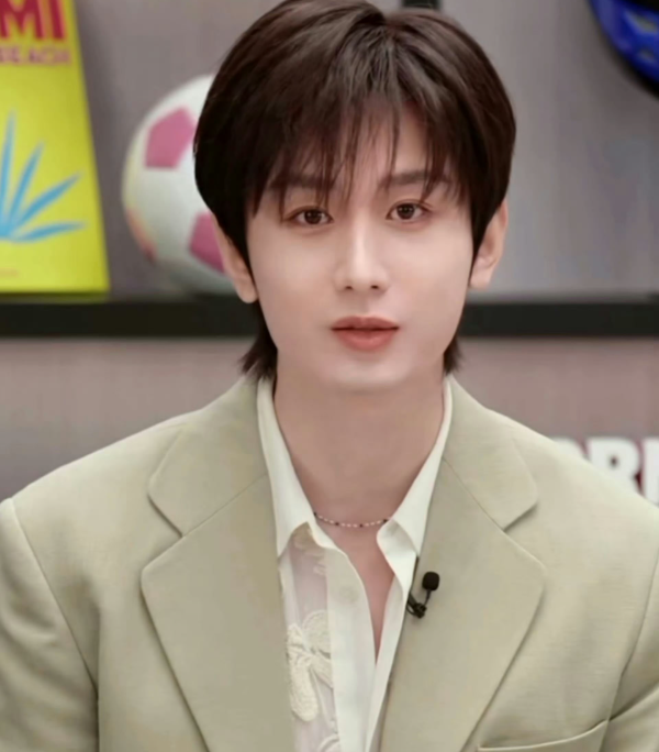 成毅分享近况
休息了一段时间，同时也在为新的工作做准备，提前恢复了一些训练和体能