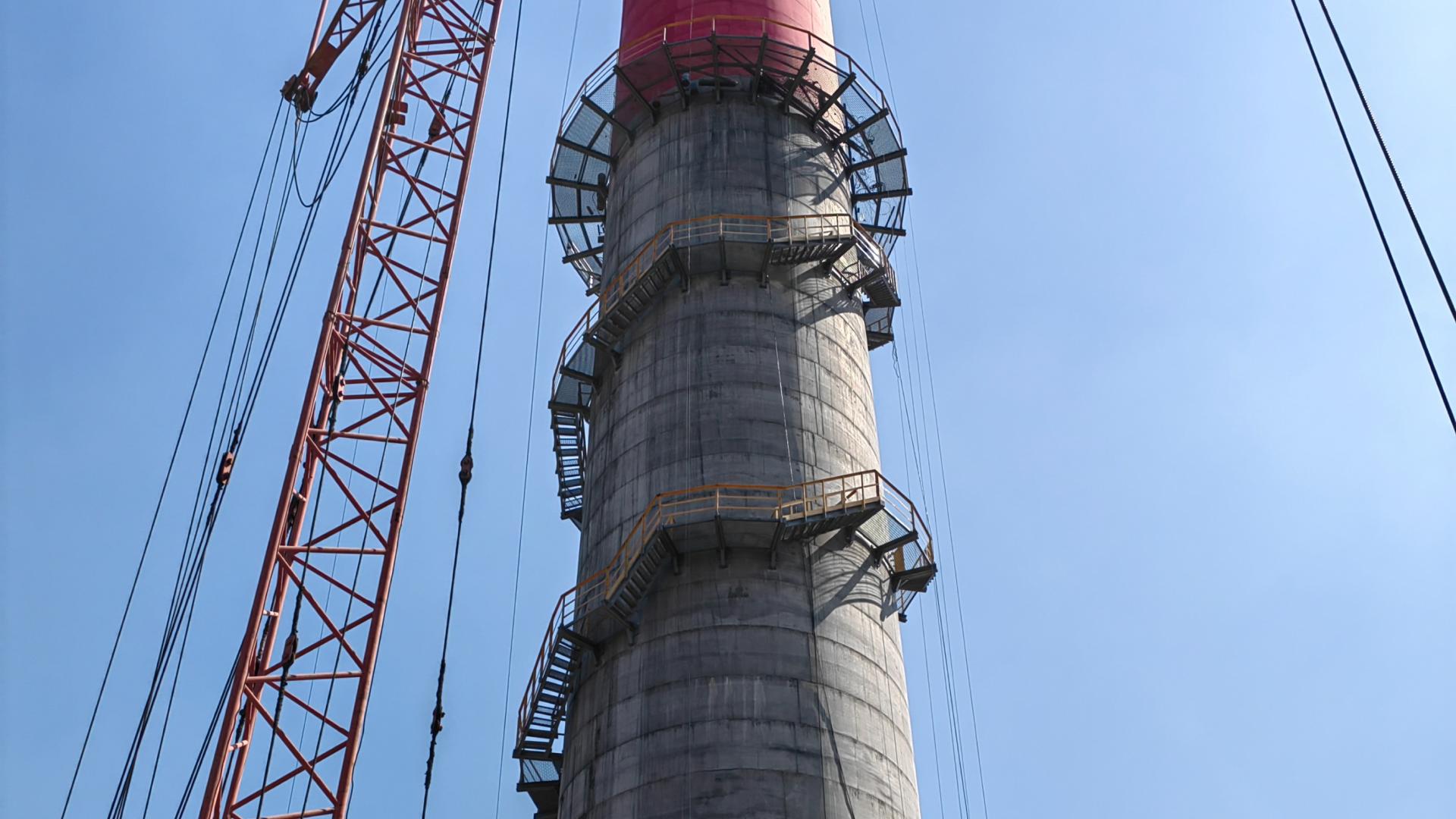 烟囱螺旋梯制作安装顺利完成 规范安装保障