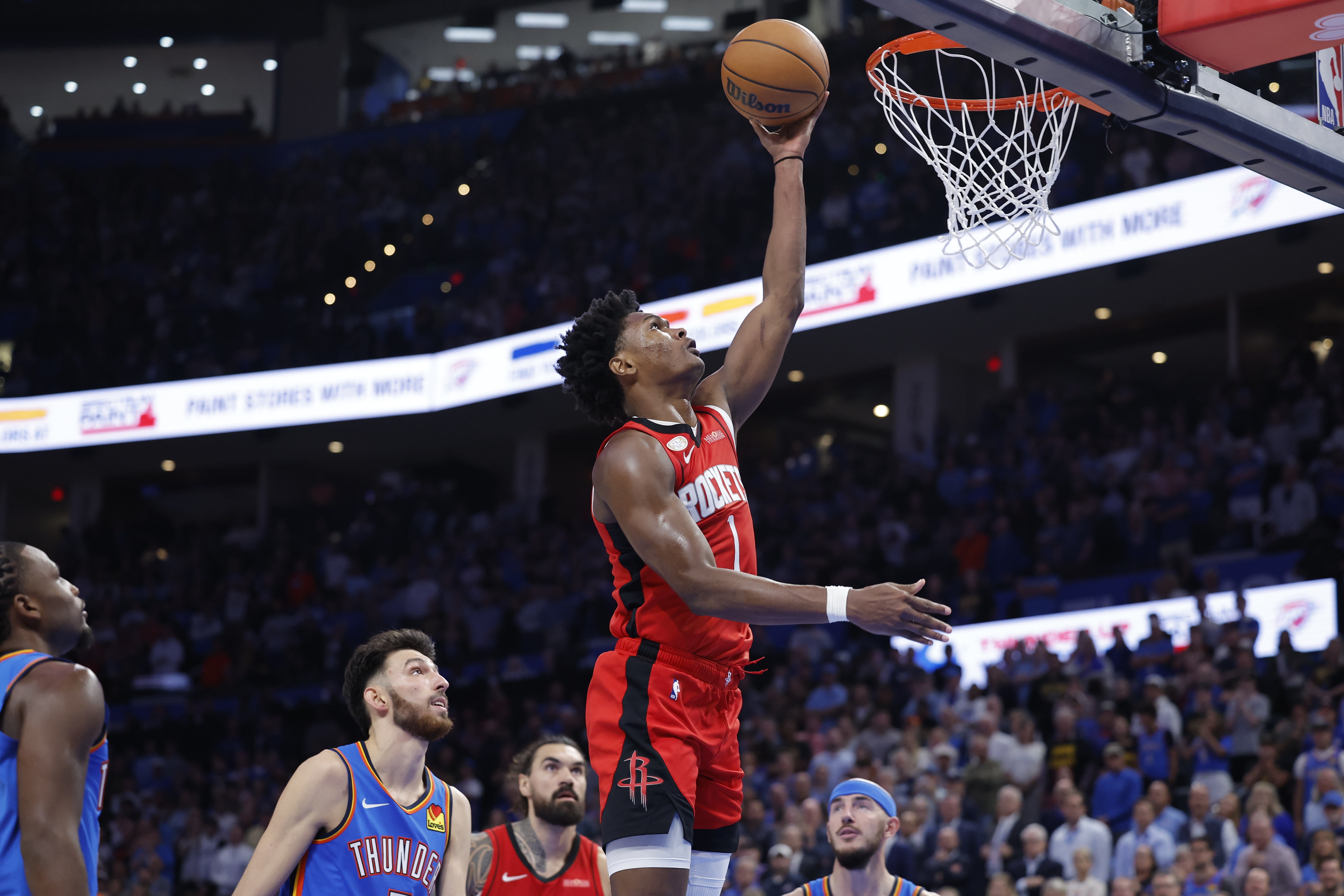 火箭队在交易截止日之前没有什么动作引进新的球员，虽然火箭队有薪资空间和一个名额，