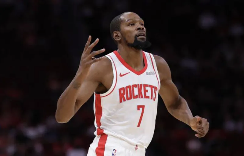 前NBA球员肯德里克-帕金斯近日在一档访谈节目中谈到了目前的这支火箭，他认为凯文