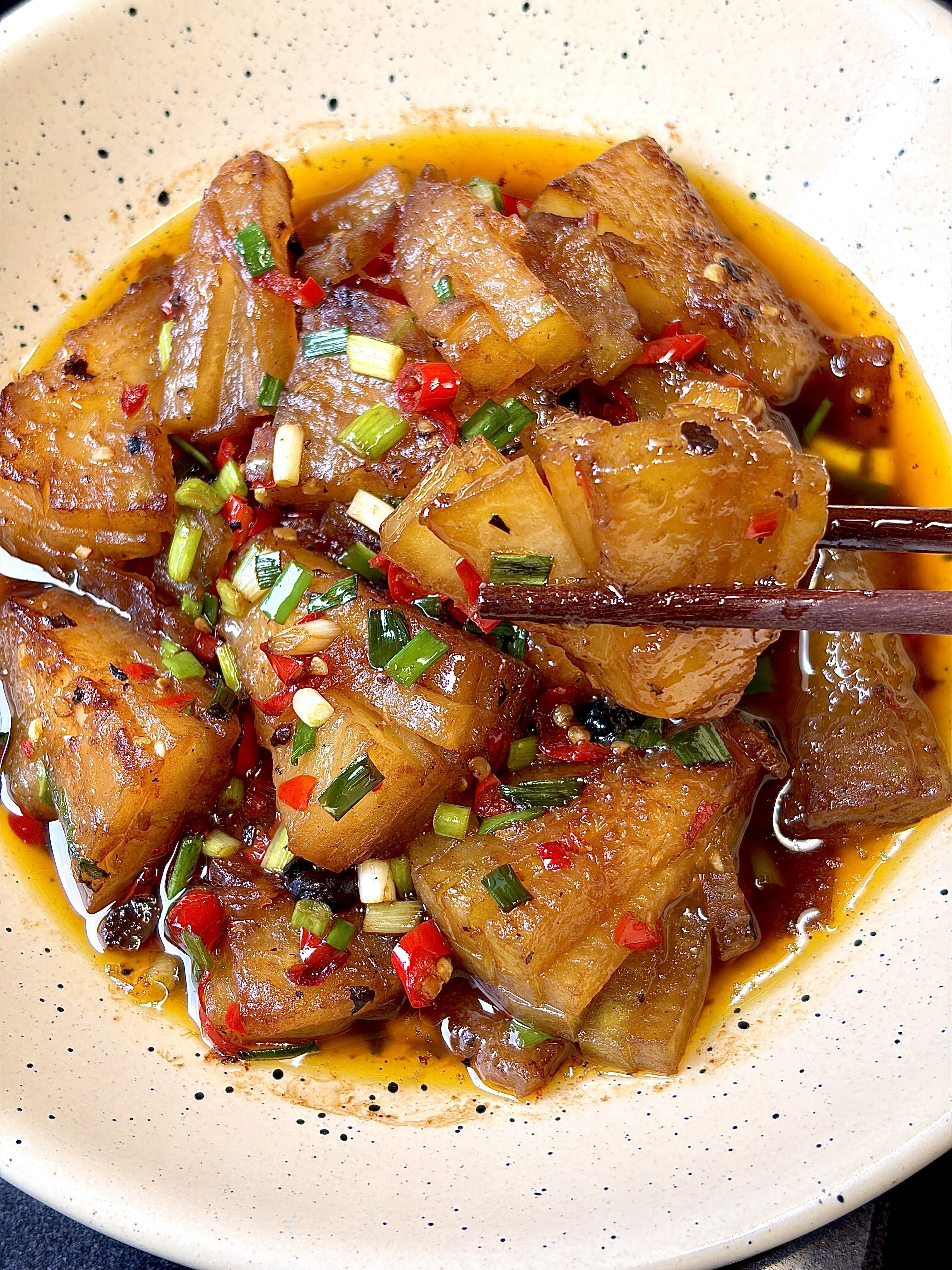 冬瓜这样做比肉都好吃！软糯入味巨下饭！
谁还没试过这么做冬瓜！软糯且入味一整个超