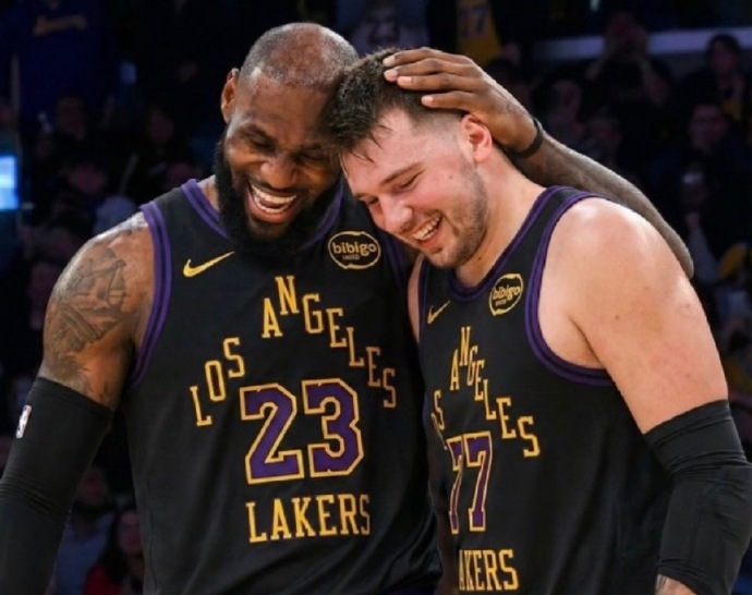 本赛季个人奖项预测！（仅代表个人）

得分王：东契奇，场均32.5分，八九不离十