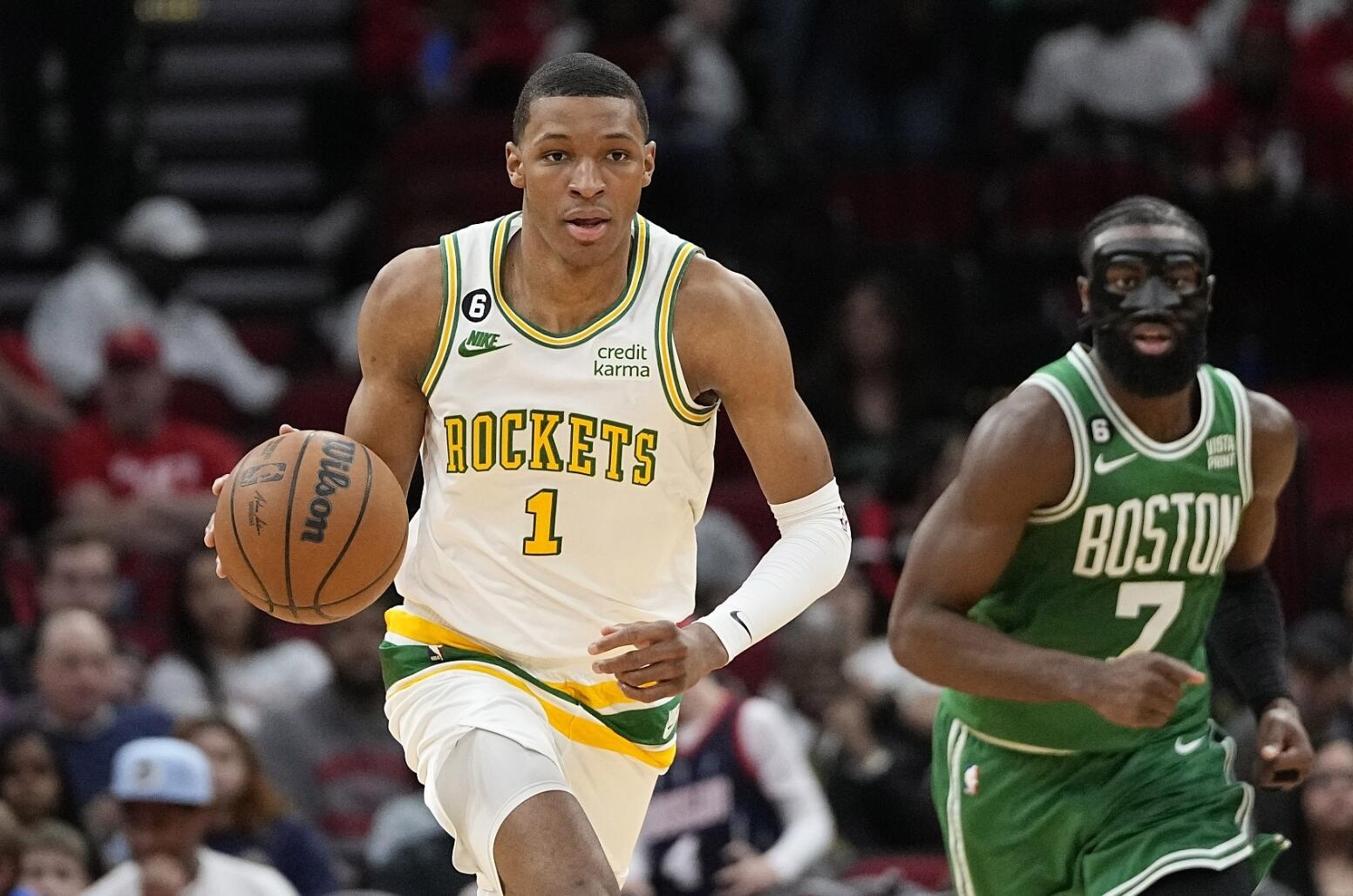 有NBA专家给出了模拟交易方案，火箭、凯尔特人队和雄鹿队参与其中，其中凯尔特人队