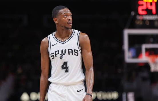 休赛期怎么交易福克斯？

福克斯百分百的垃圾合同，拿个首轮送走吧，换个锋线回来就