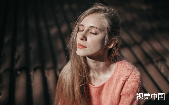 老公为了培养完美女儿加入豪门换彩礼，给我植入【完美妈妈系统】，可看着完美无缺的女儿他却怕了