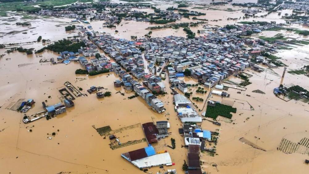 台风撕碎地面通信时，谁在替我们看住水库和山体？
