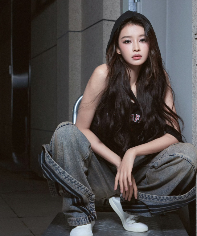 孙怡最近晒出的这组写真可太有意思了
大家讨论最多的不是她的身材和脸，反而是她这四