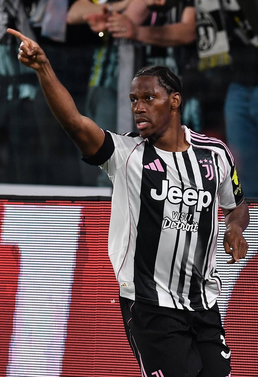 恭喜戴维！

本轮意甲，尤文主场2:0击败博洛尼亚，首发出场的戴维在开赛两分钟就