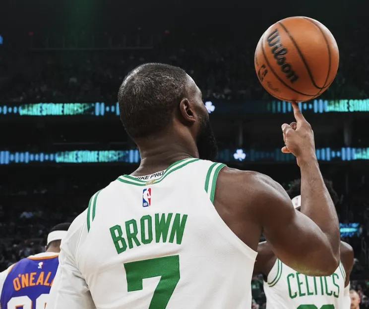 波士顿凯尔特人官方更新社媒，晒出杰伦-布朗数据海报。

据统计，布朗本赛季已经多