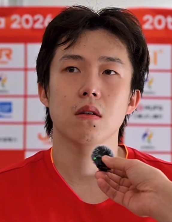 王楚钦在名古屋说完那话，我后背一凉。他说现在打球像慢性毒药，一点点扎根，慢慢消耗