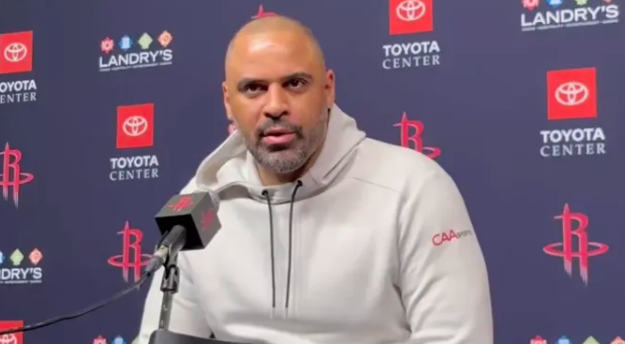 NBA常规赛，火箭将对阵马刺。
火箭主帅艾米-乌度卡接受了记者采访，谈到了史蒂文