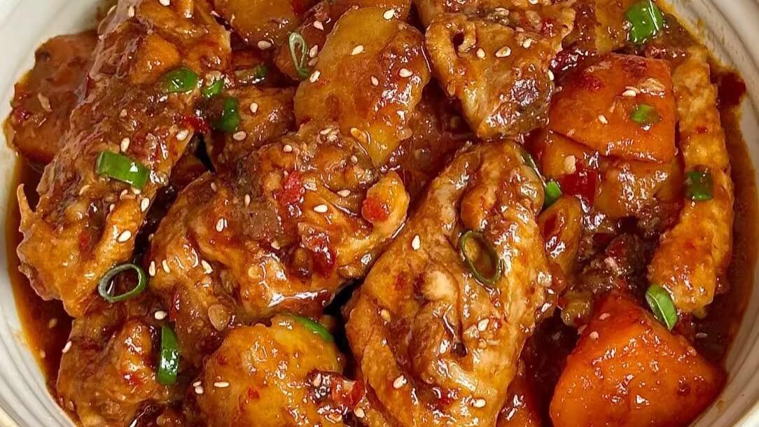 酱香鸡翅炖土豆：浓郁汤汁裹满米饭，一口沦陷的家常神仙美味