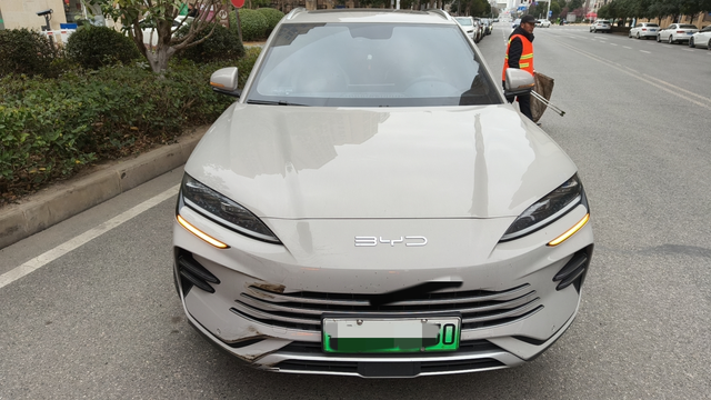 请教下这种损坏修车大概要多少钱
去4儿子店修好些还是直接找私人修车店呢