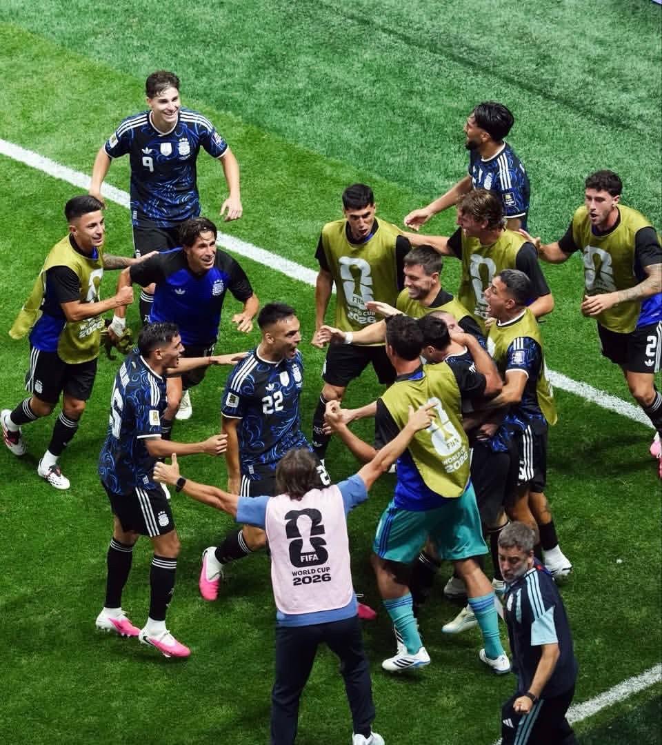 没想到阿根廷16年间，已经发生这么多事：
2010世界杯：主帅马拉多纳+梅西 阿