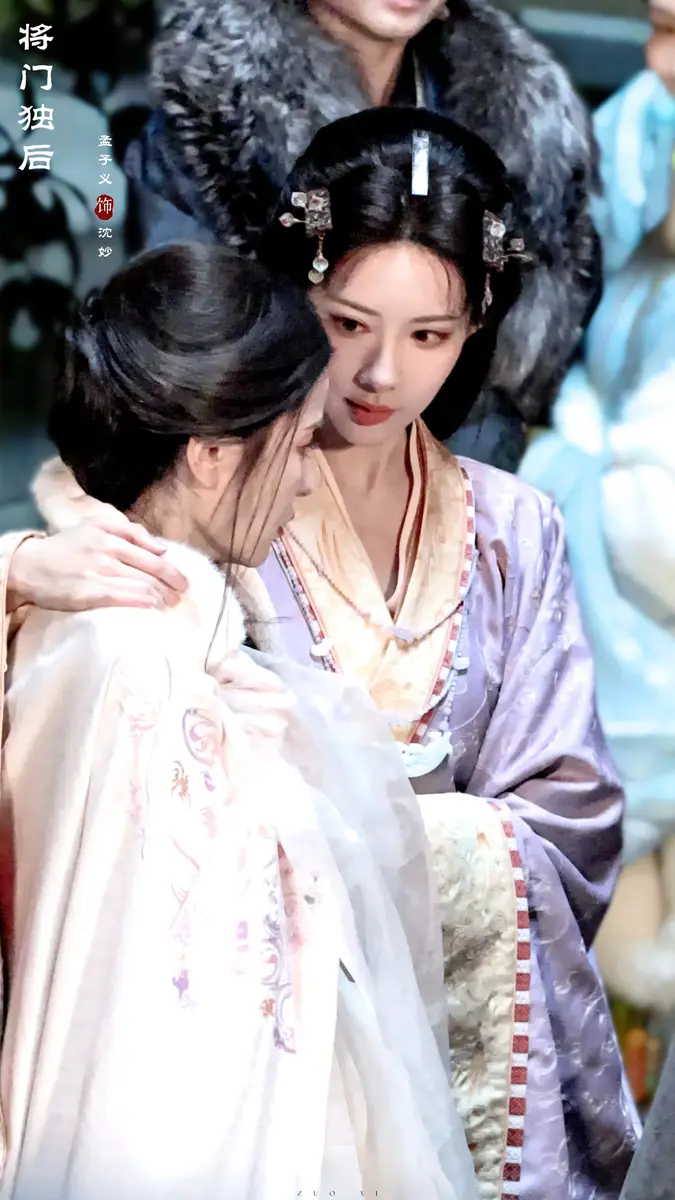 孟子义穿浅紫古装襦裙优雅端庄 眼神灵动表情娇憨可爱