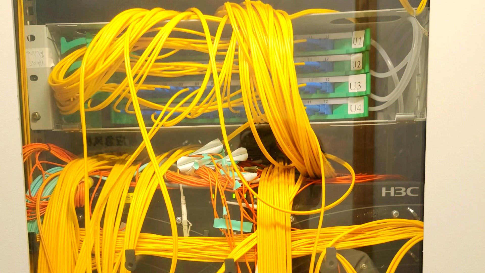 珠海机房布线乱散热差？俊逸智能一站式解决